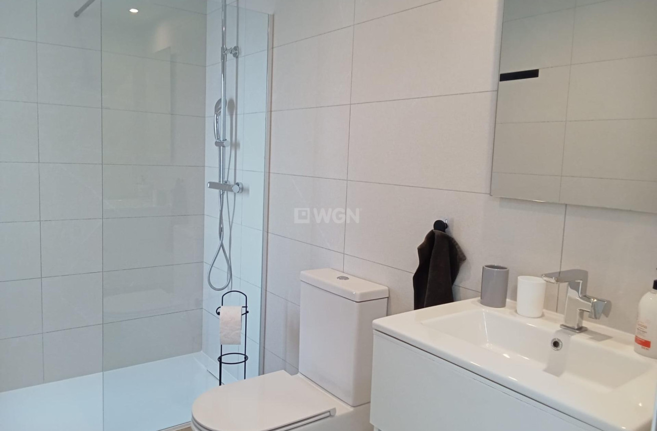 Odsprzedaż - Mieszkanie w bloku - Torrevieja - Punta Prima