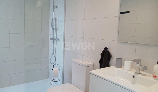 Odsprzedaż - Mieszkanie w bloku - Torrevieja - Punta Prima