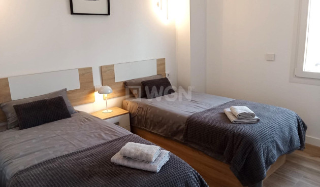 Odsprzedaż - Mieszkanie w bloku - Torrevieja - Punta Prima