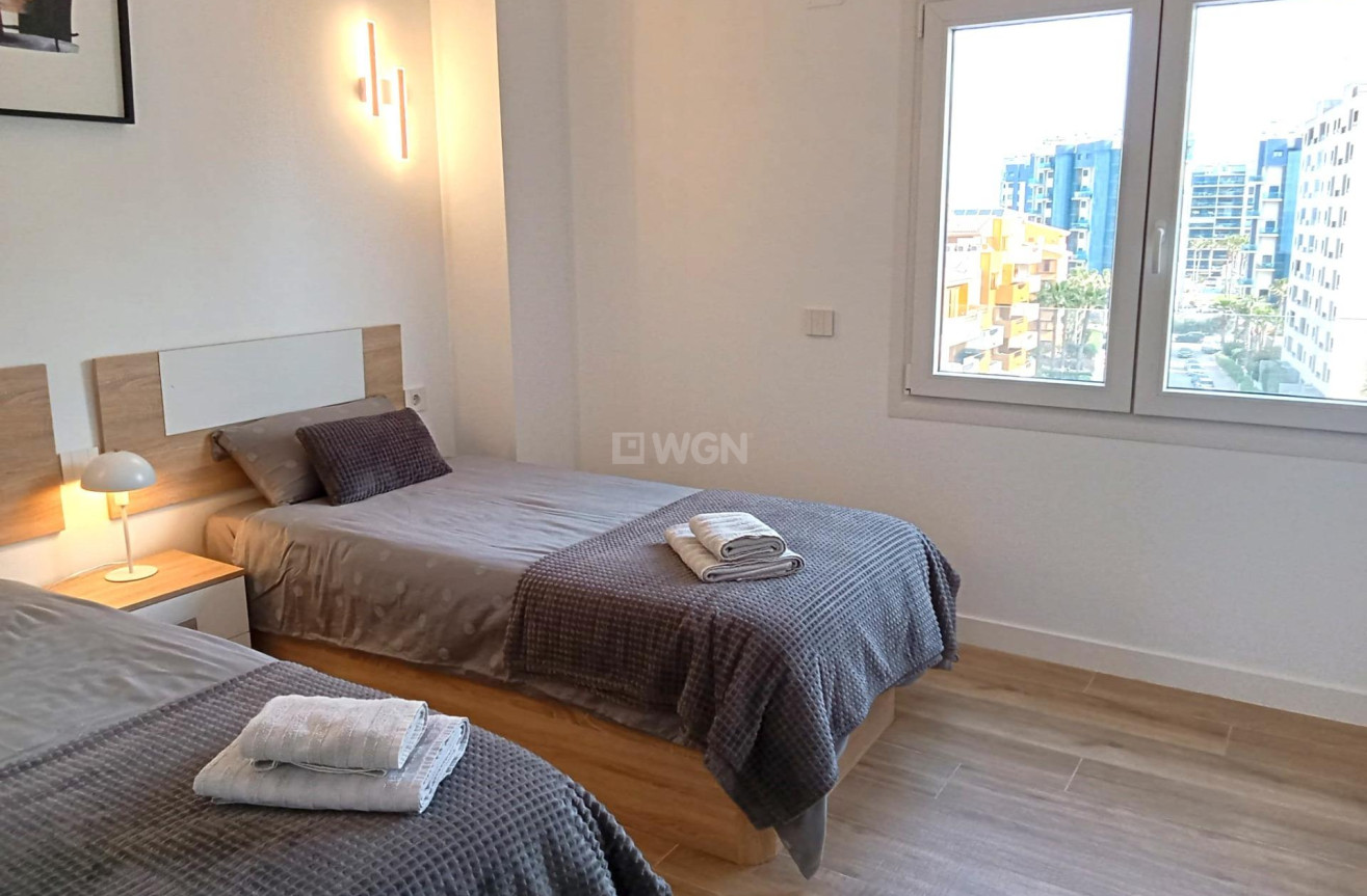 Odsprzedaż - Mieszkanie w bloku - Torrevieja - Punta Prima