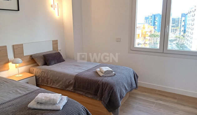 Odsprzedaż - Mieszkanie w bloku - Torrevieja - Punta Prima