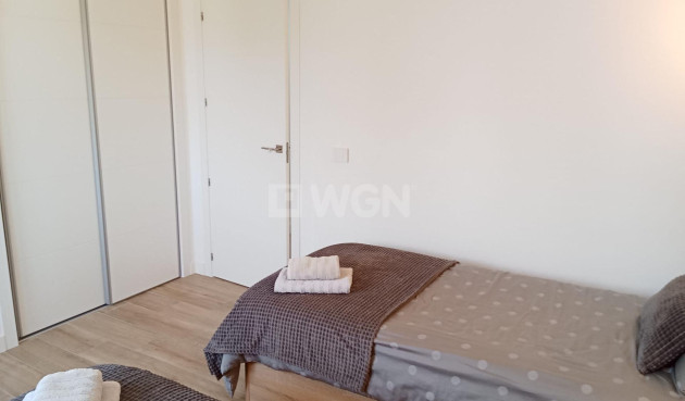 Odsprzedaż - Mieszkanie w bloku - Torrevieja - Punta Prima