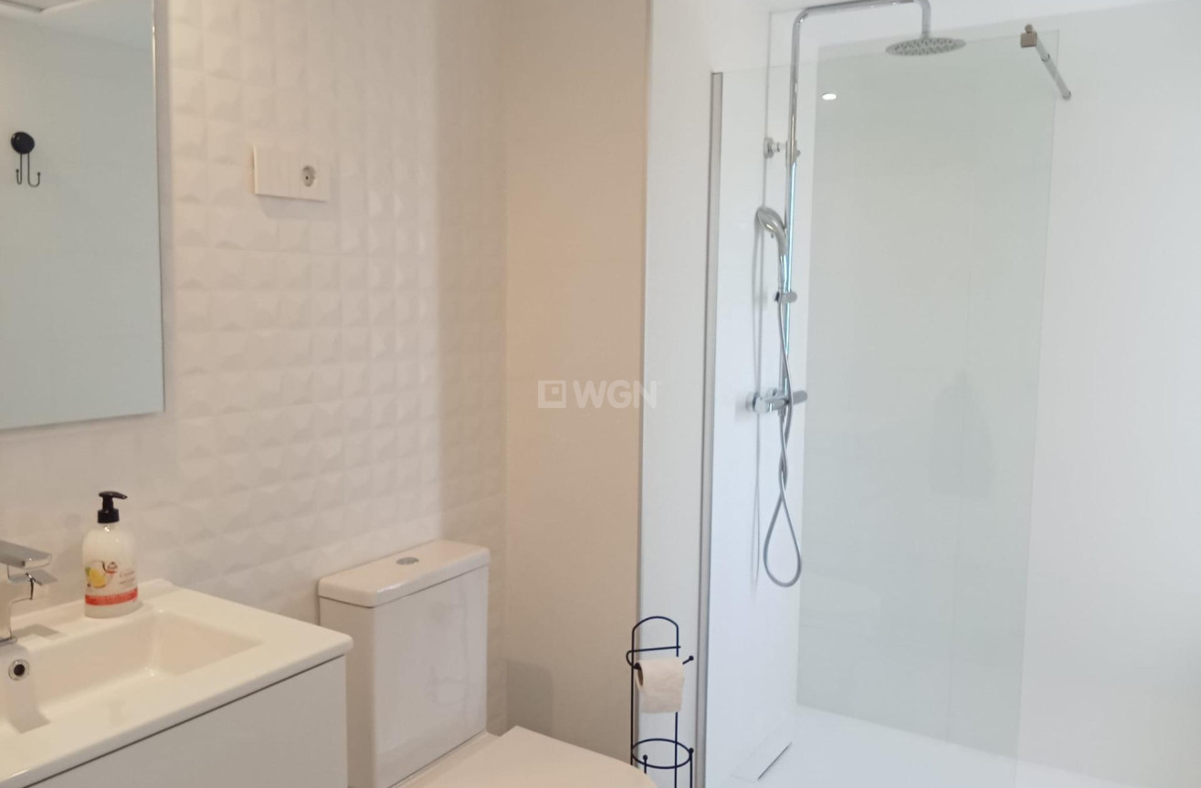 Odsprzedaż - Mieszkanie w bloku - Torrevieja - Punta Prima