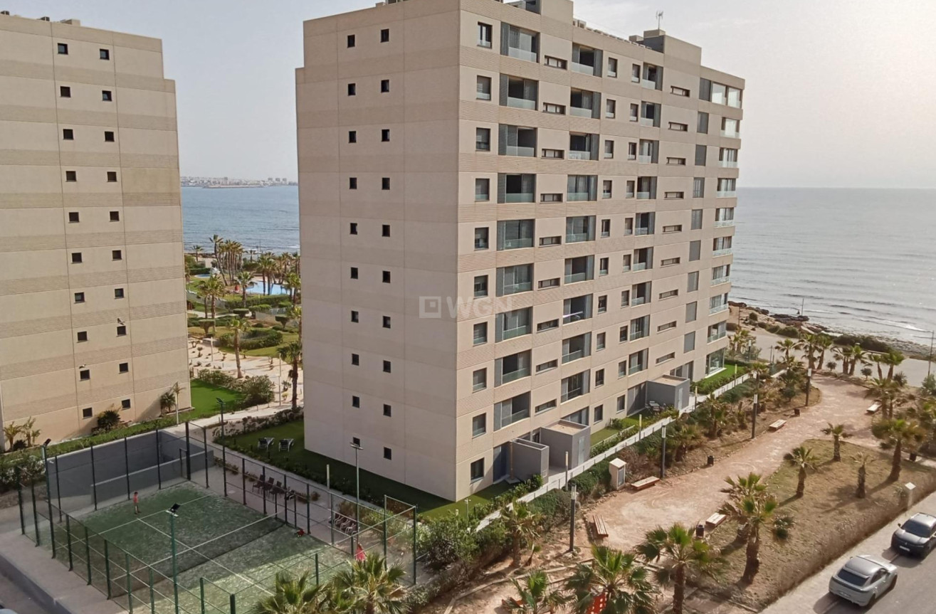 Odsprzedaż - Mieszkanie w bloku - Torrevieja - Punta Prima