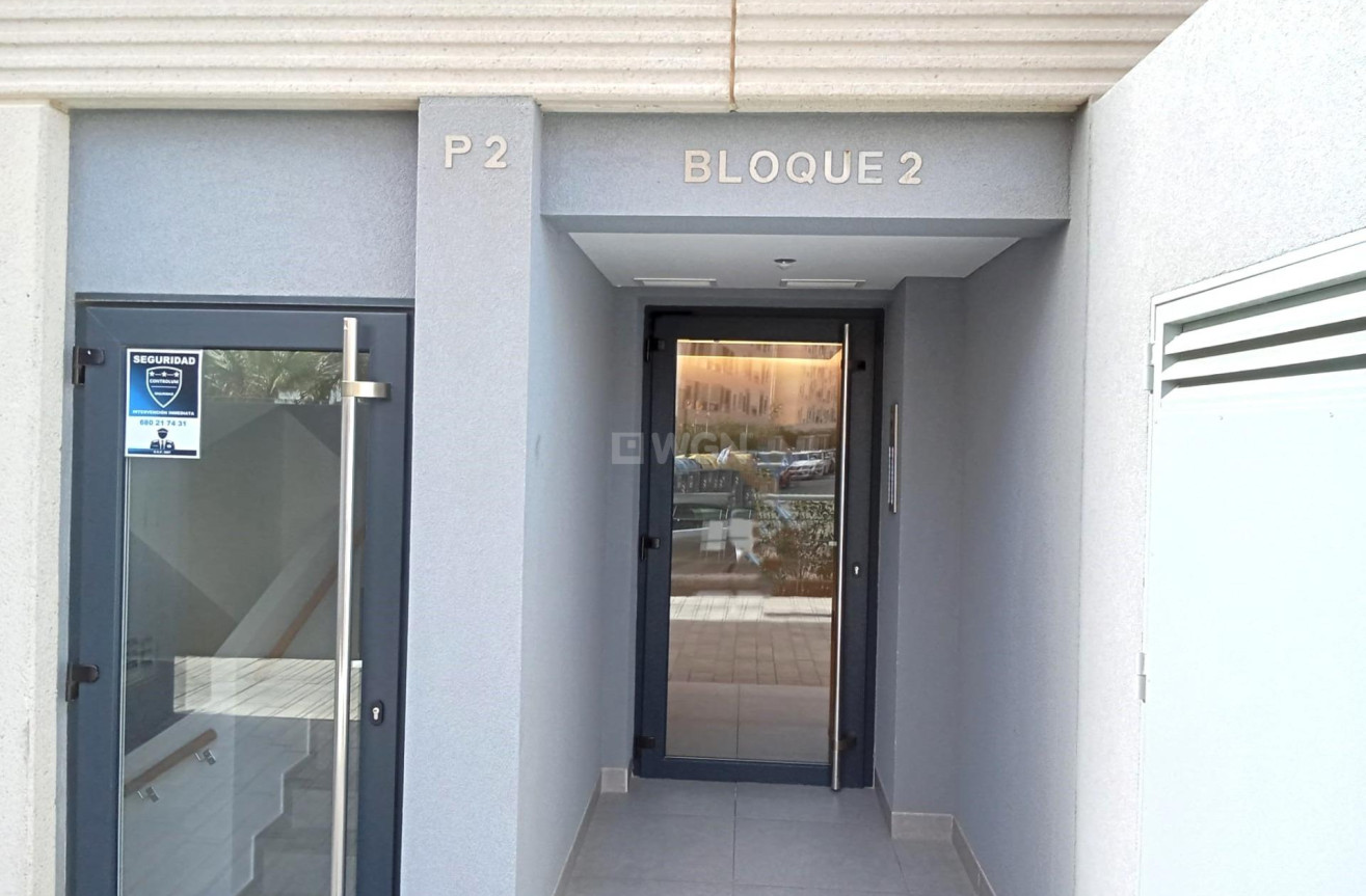 Odsprzedaż - Mieszkanie w bloku - Torrevieja - Punta Prima