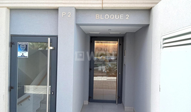 Odsprzedaż - Mieszkanie w bloku - Torrevieja - Punta Prima