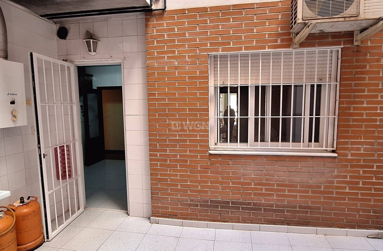 Odsprzedaż - Mieszkanie w bloku - Murcia - San Benito-patiño