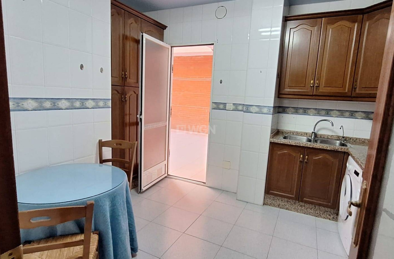 Odsprzedaż - Mieszkanie w bloku - Murcia - San Benito-patiño