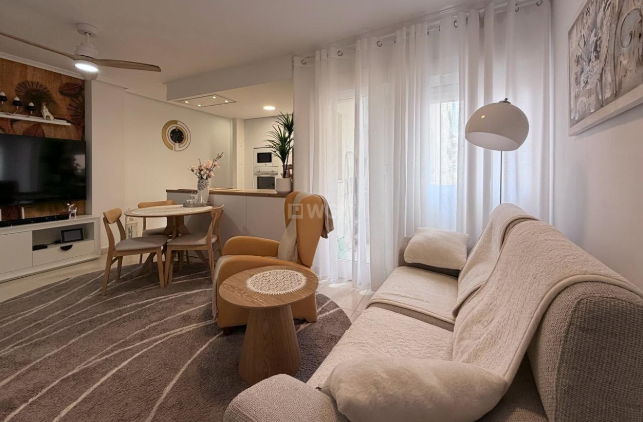 Odsprzedaż - Mieszkanie w bloku - Torrevieja - Centro