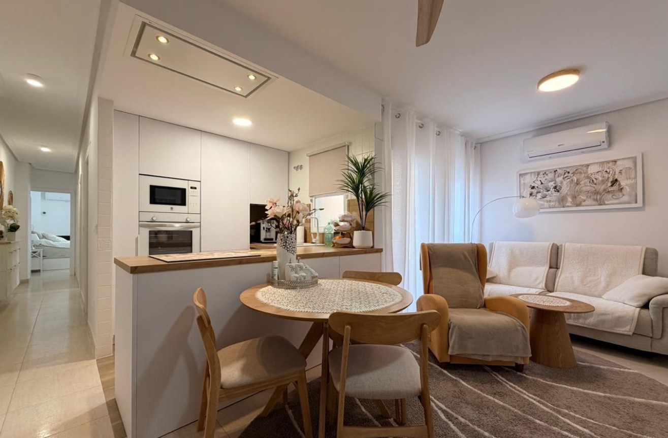 Odsprzedaż - Mieszkanie w bloku - Torrevieja - Centro