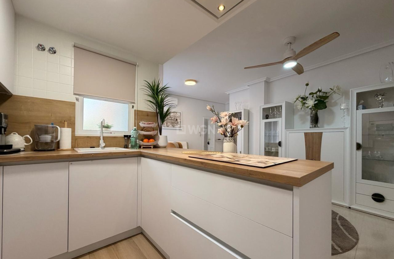 Odsprzedaż - Mieszkanie w bloku - Torrevieja - Centro