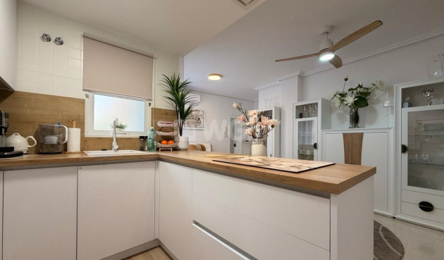 Odsprzedaż - Mieszkanie w bloku - Torrevieja - Centro