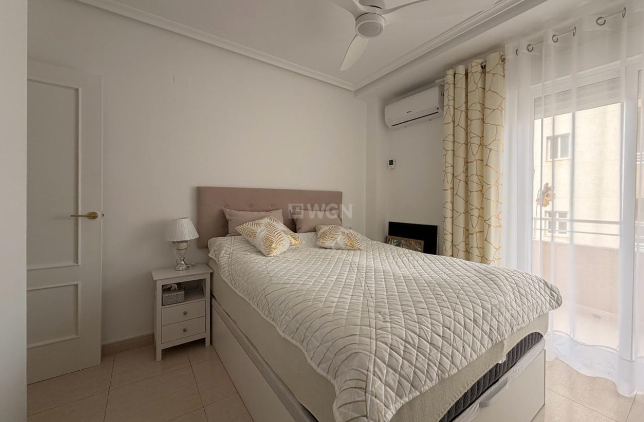 Odsprzedaż - Mieszkanie w bloku - Torrevieja - Centro