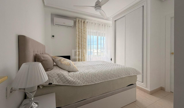 Odsprzedaż - Mieszkanie w bloku - Torrevieja - Centro