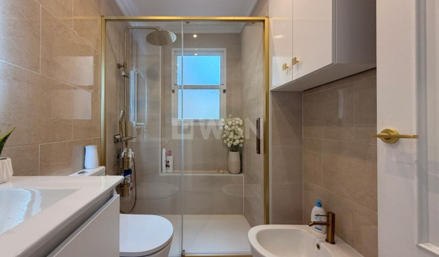 Odsprzedaż - Mieszkanie w bloku - Torrevieja - Centro