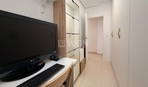 Odsprzedaż - Mieszkanie w bloku - Torrevieja - Centro