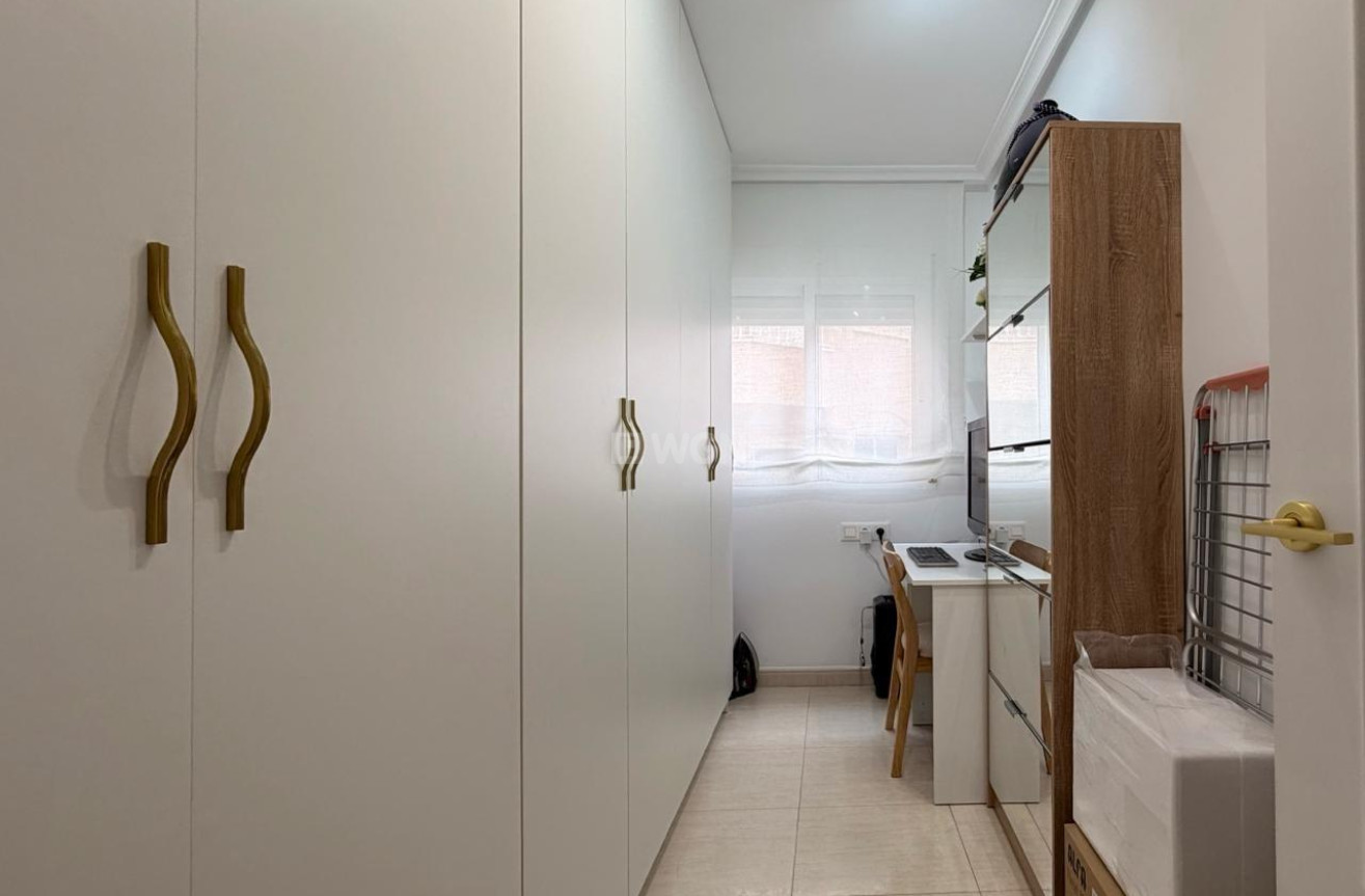 Odsprzedaż - Mieszkanie w bloku - Torrevieja - Centro