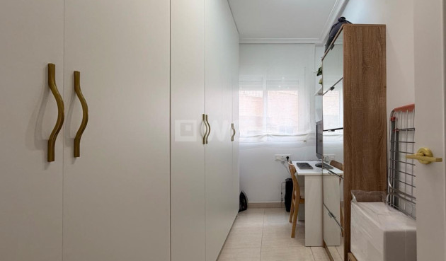 Odsprzedaż - Mieszkanie w bloku - Torrevieja - Centro