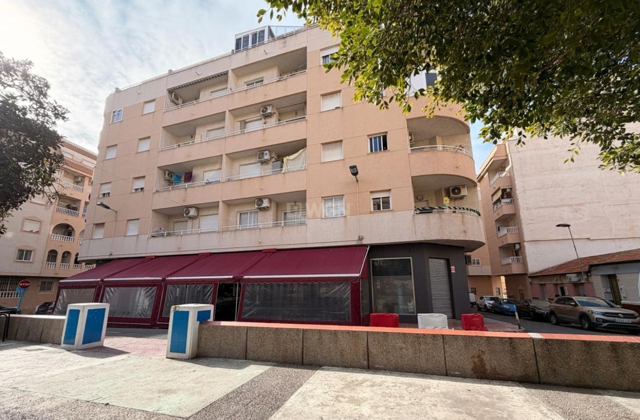 Odsprzedaż - Mieszkanie w bloku - Torrevieja - Centro