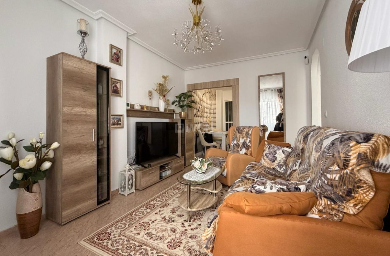 Odsprzedaż - Mieszkanie w bloku - Torrevieja - Nueva Torrevieja