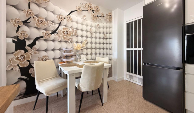 Odsprzedaż - Mieszkanie w bloku - Torrevieja - Nueva Torrevieja