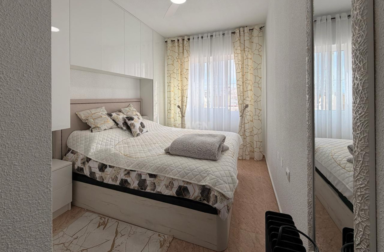 Odsprzedaż - Mieszkanie w bloku - Torrevieja - Nueva Torrevieja