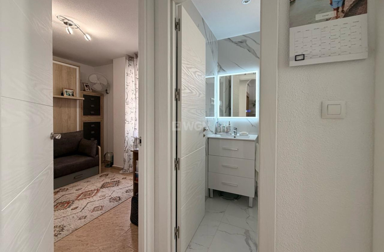 Odsprzedaż - Mieszkanie w bloku - Torrevieja - Nueva Torrevieja