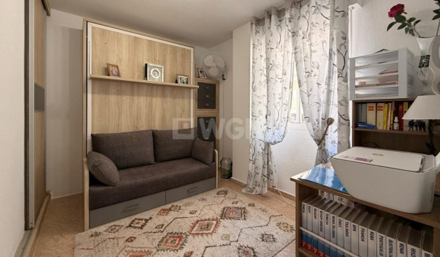 Odsprzedaż - Mieszkanie w bloku - Torrevieja - Nueva Torrevieja
