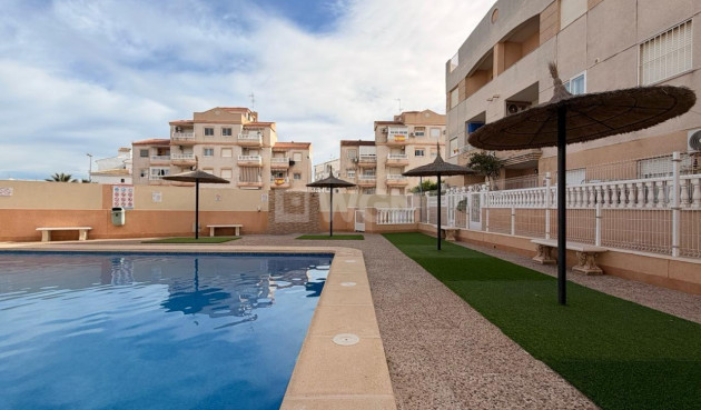 Odsprzedaż - Mieszkanie w bloku - Torrevieja - Nueva Torrevieja