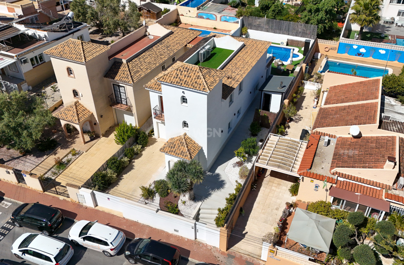 Odsprzedaż - Villa - Los Balcones - Costa Blanca