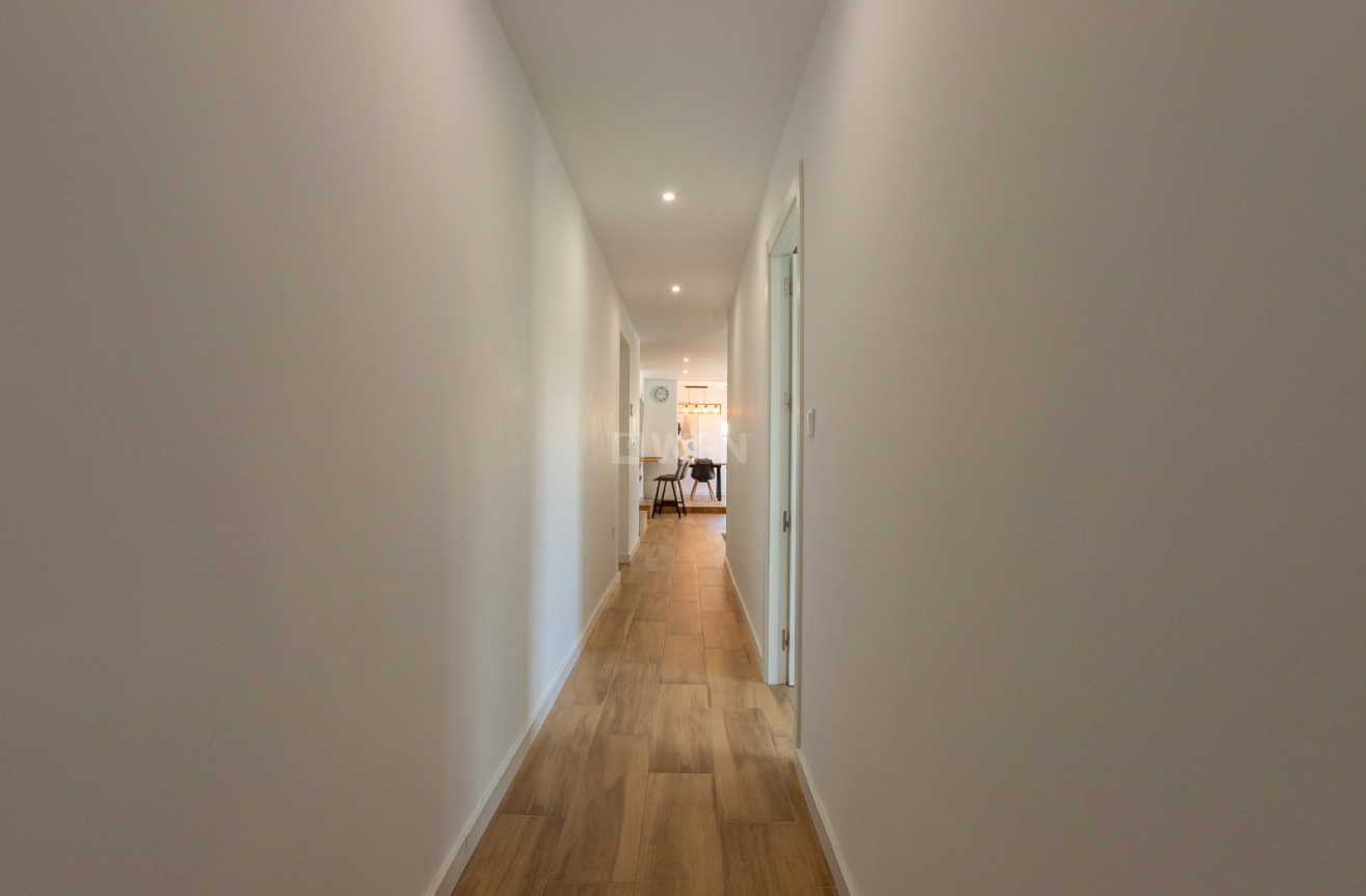 Odsprzedaż - Villa - Los Balcones - Costa Blanca