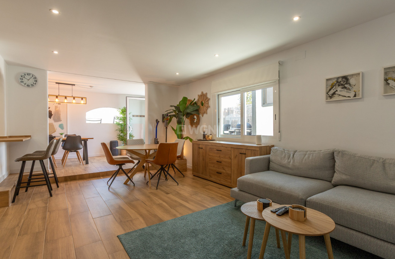 Odsprzedaż - Villa - Los Balcones - Costa Blanca