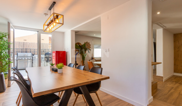 Odsprzedaż - Villa - Los Balcones - Costa Blanca