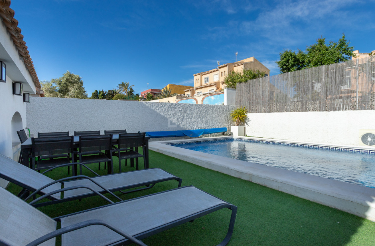 Odsprzedaż - Villa - Los Balcones - Costa Blanca