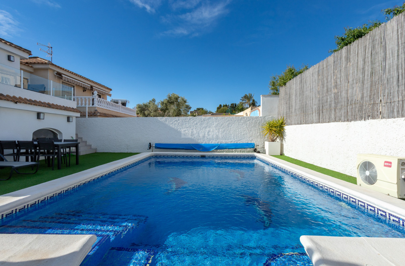 Odsprzedaż - Villa - Los Balcones - Costa Blanca