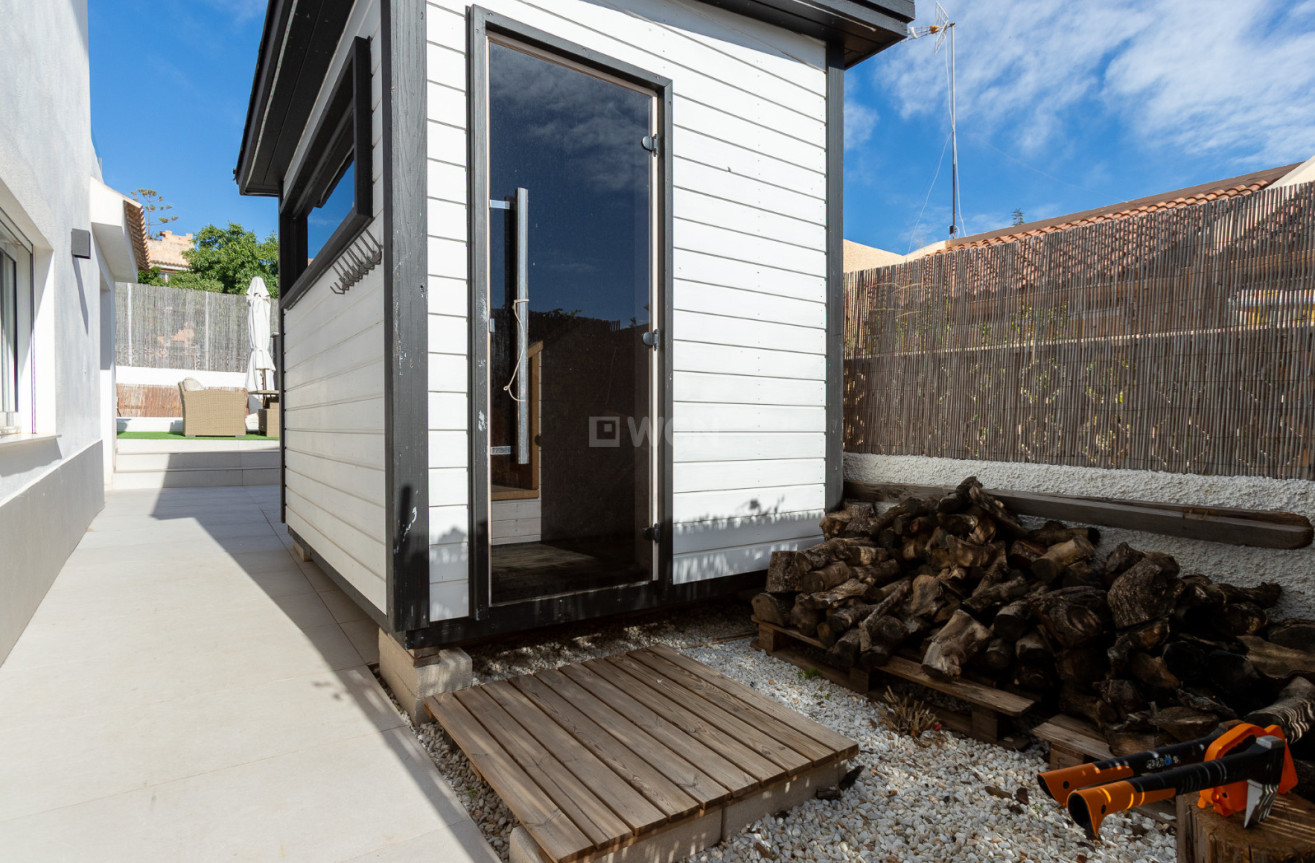 Odsprzedaż - Villa - Los Balcones - Costa Blanca