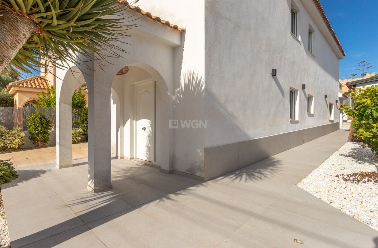 Odsprzedaż - Villa - Los Balcones - Costa Blanca