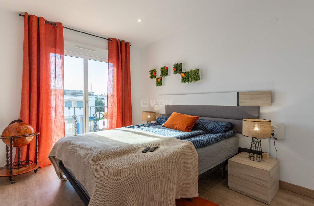 Odsprzedaż - Villa - Los Balcones - Costa Blanca