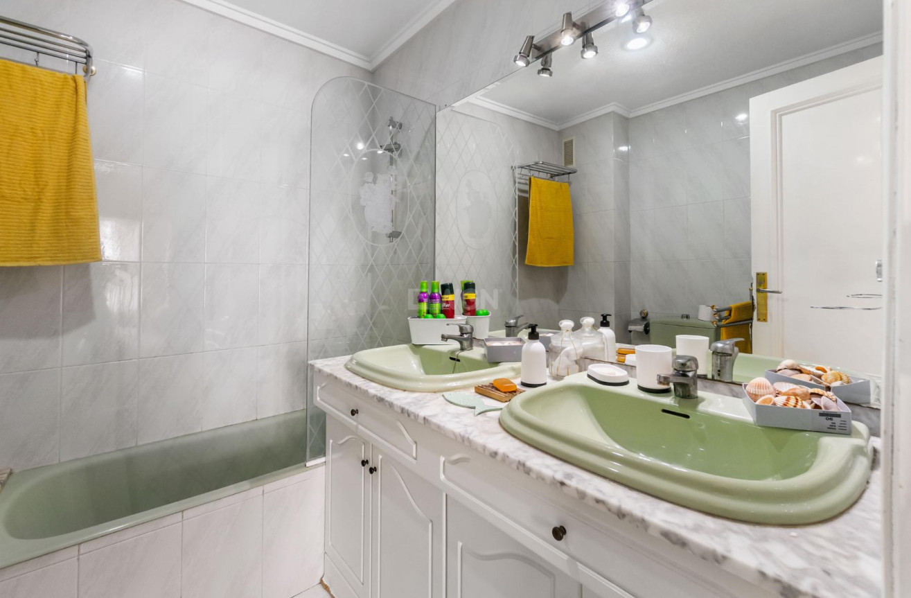 Resale - Apartment / flat - Torrevieja - Costa Blanca