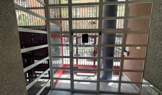 Odsprzedaż - Mieszkanie w bloku - Torrevieja - Costa Blanca