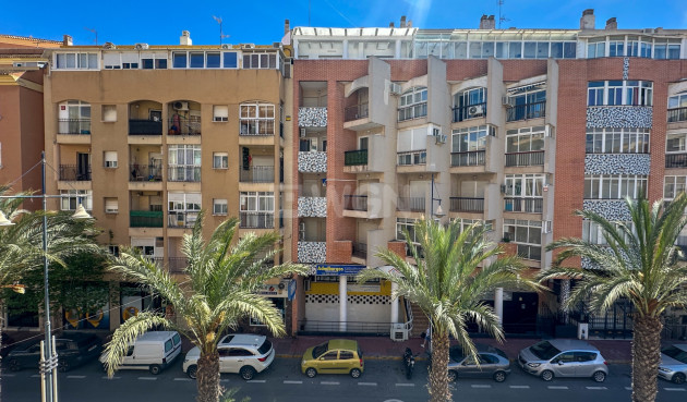 Odsprzedaż - Mieszkanie w bloku - Torrevieja - Costa Blanca