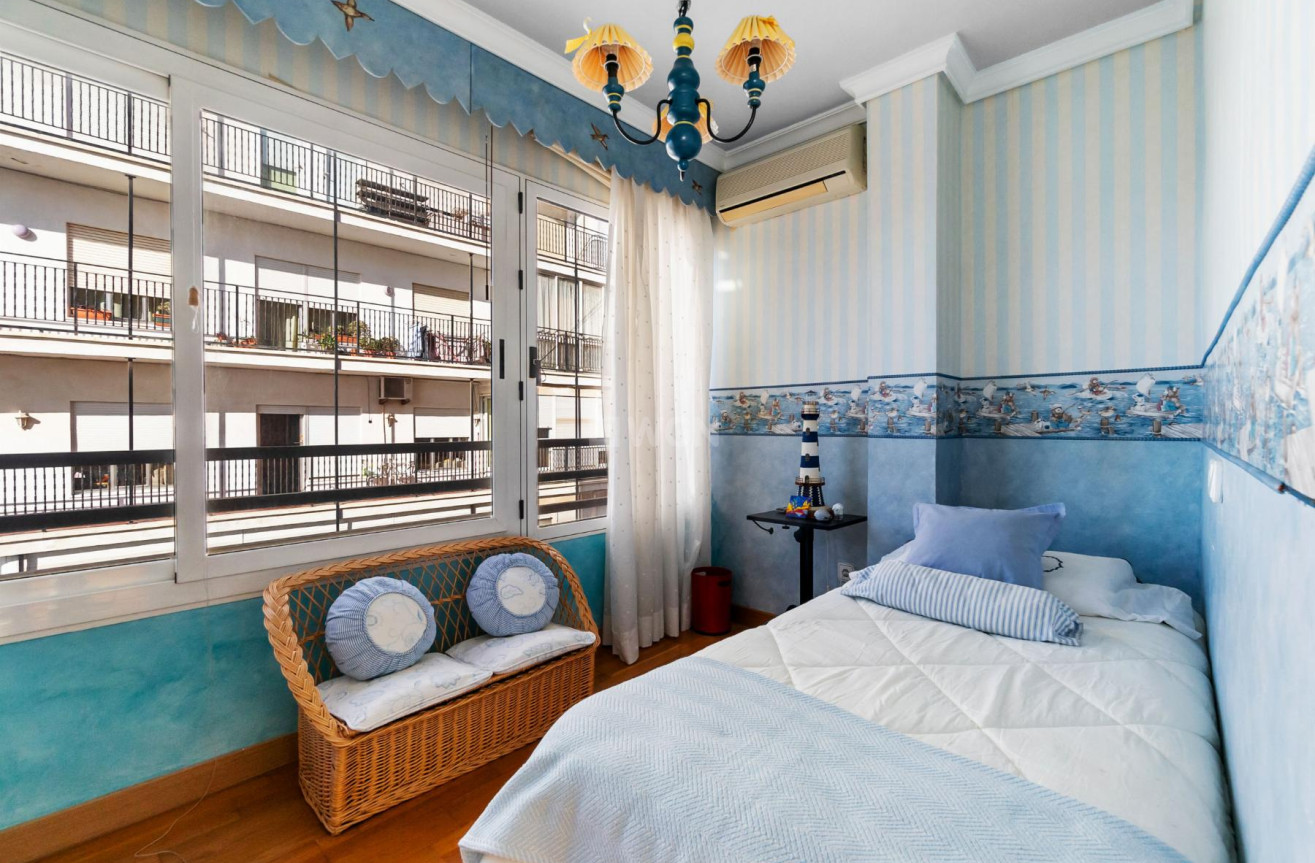 Odsprzedaż - Mieszkanie w bloku - Torrevieja - Costa Blanca