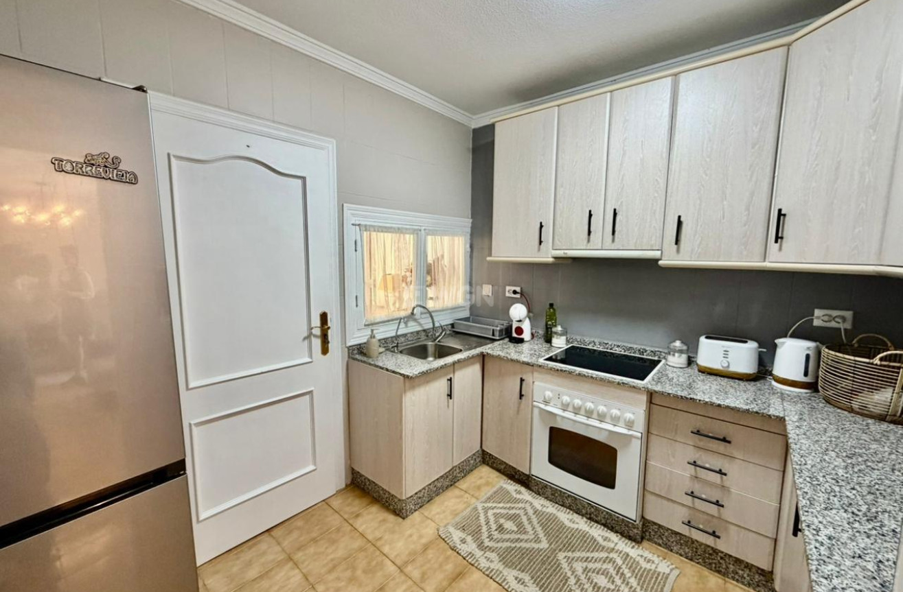 Odsprzedaż - Kamienica - Torrevieja - Los Frutales