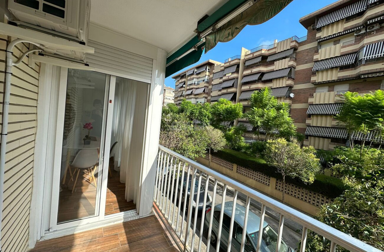 Odsprzedaż - Mieszkanie w bloku - Alicante - Pla Del Bon Repos