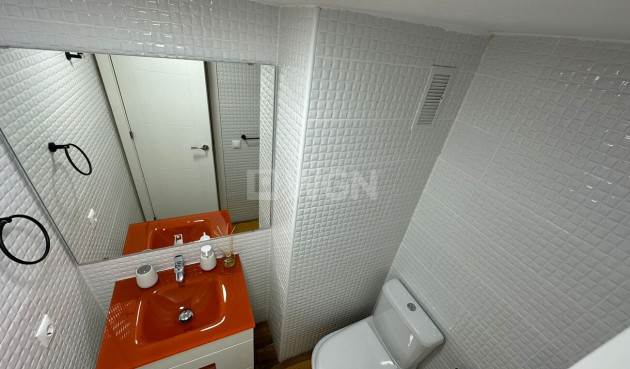 Odsprzedaż - Mieszkanie w bloku - Alicante - Pla Del Bon Repos