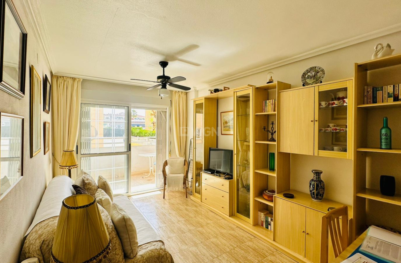 Odsprzedaż - Mieszkanie w bloku - Torrevieja - Costa Blanca