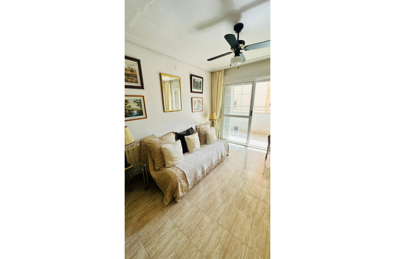 Odsprzedaż - Mieszkanie w bloku - Torrevieja - Costa Blanca