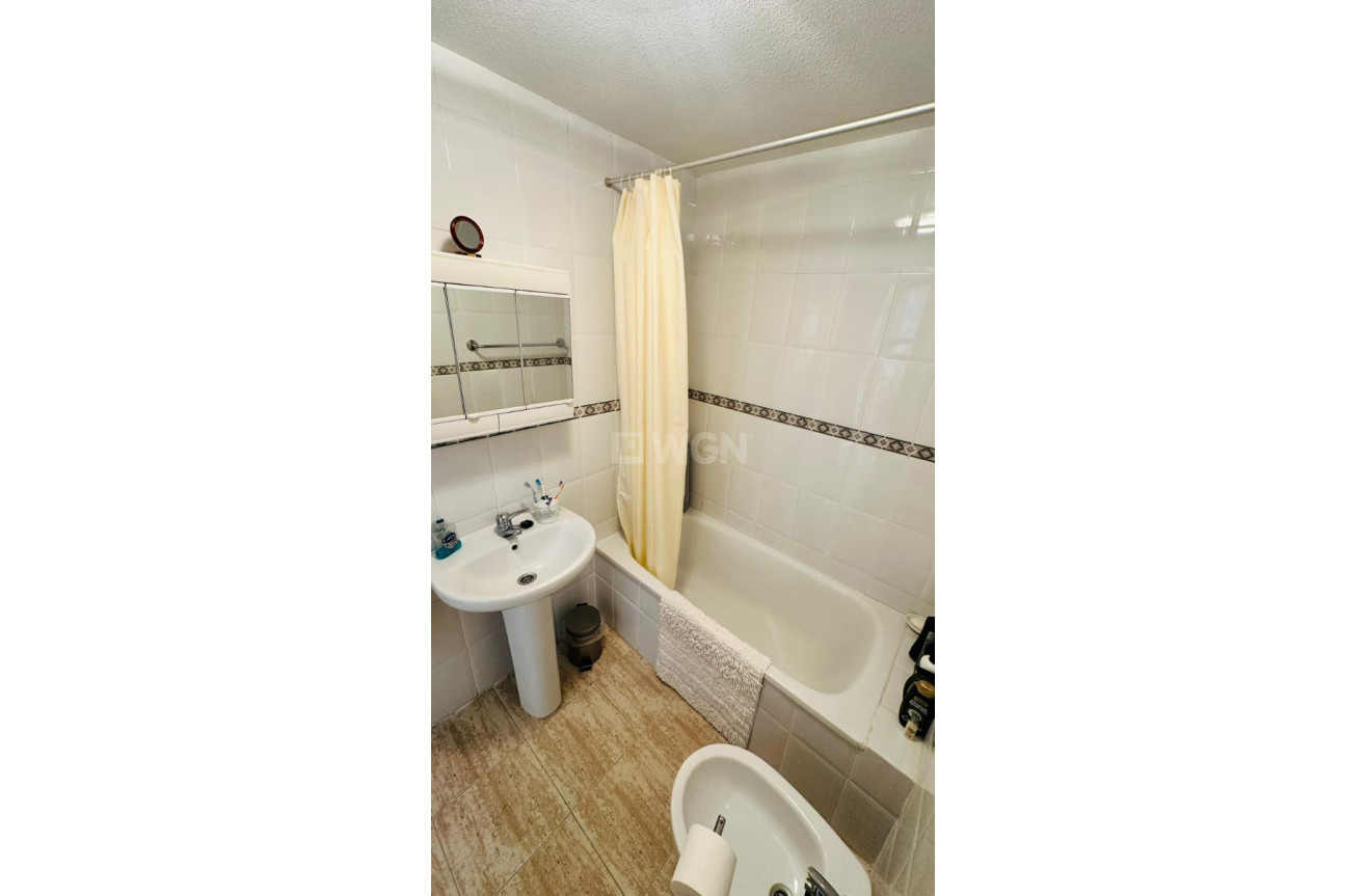 Odsprzedaż - Mieszkanie w bloku - Torrevieja - Costa Blanca