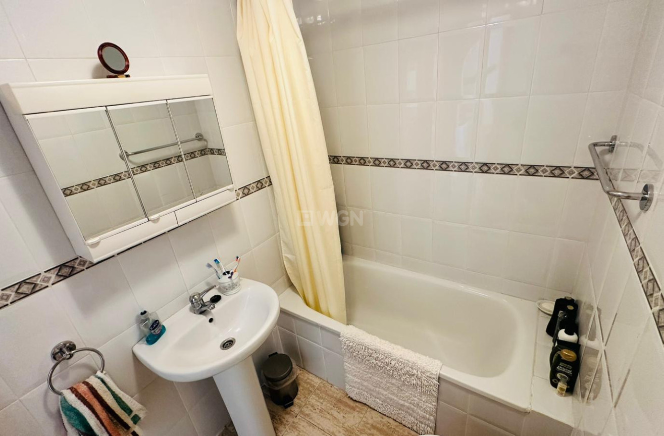 Odsprzedaż - Mieszkanie w bloku - Torrevieja - Costa Blanca