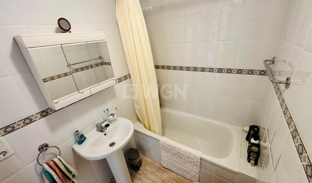 Odsprzedaż - Mieszkanie w bloku - Torrevieja - Costa Blanca
